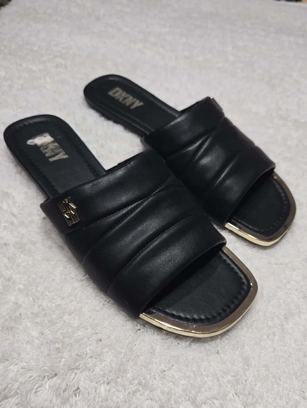 DKNY Black Sandals With Gold Accent Trim Sz 7.5